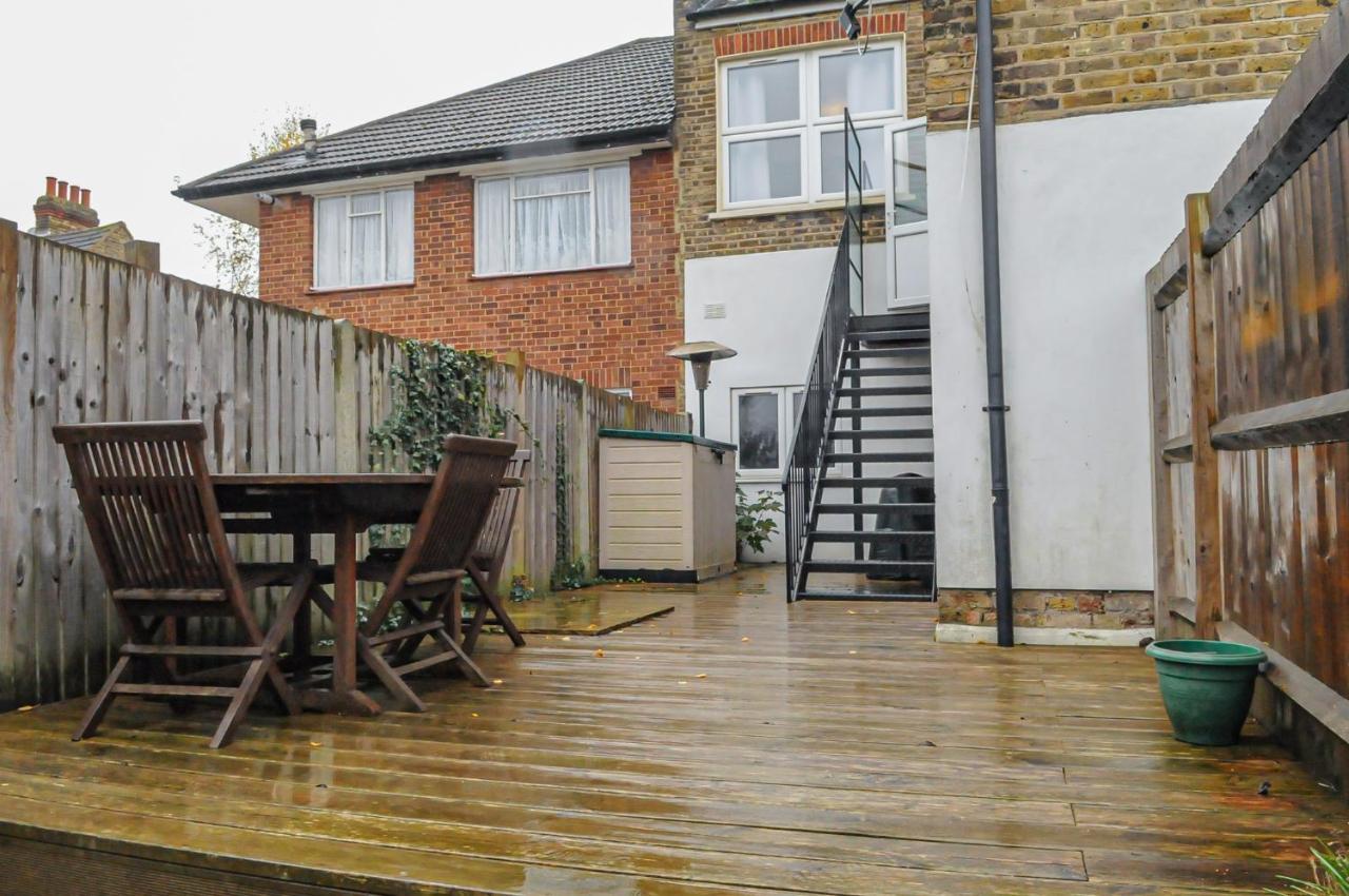 Luxury 5 Star London Apartment - Parking, Garden, Nr Greater London Metro Stations المظهر الخارجي الصورة