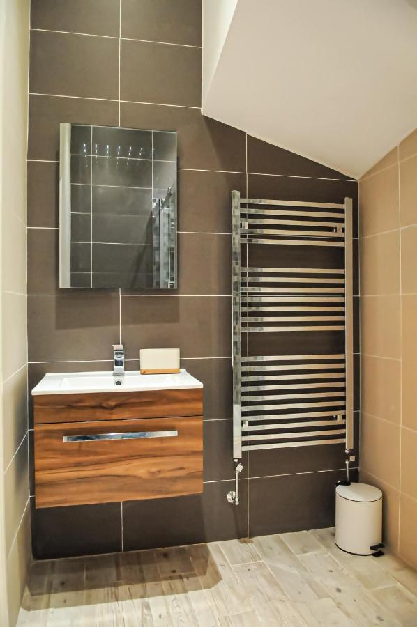 Luxury 5 Star London Apartment - Parking, Garden, Nr Greater London Metro Stations المظهر الخارجي الصورة