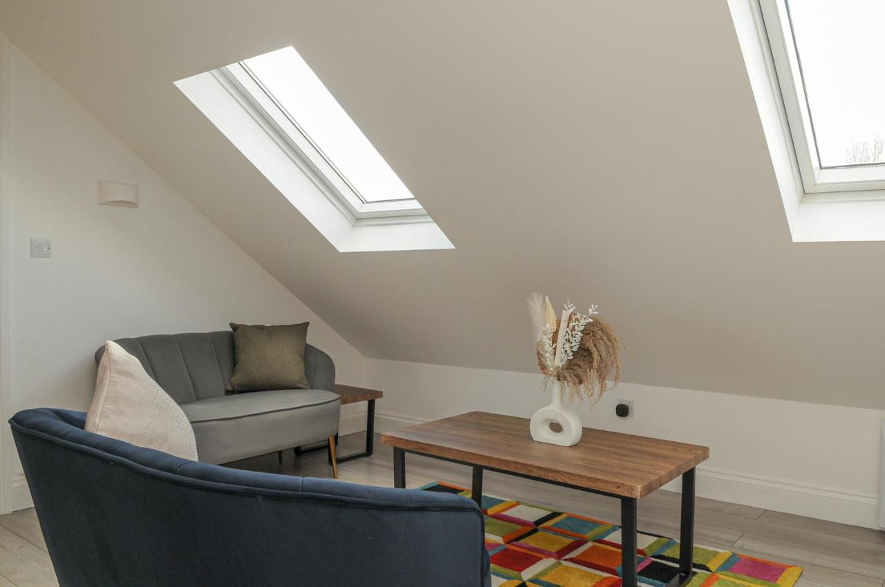 Luxury 5 Star London Apartment - Parking, Garden, Nr Greater London Metro Stations المظهر الخارجي الصورة