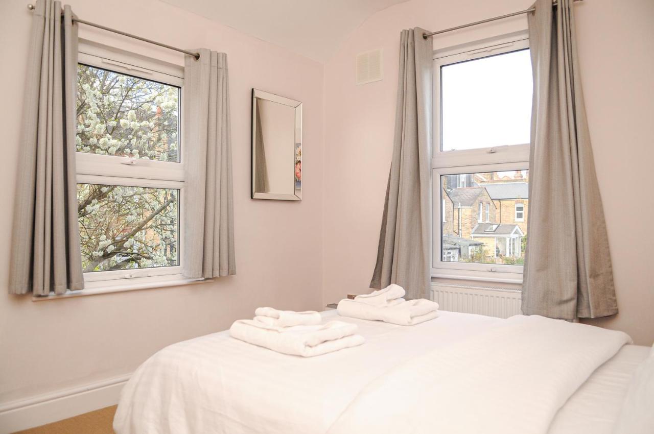 Luxury 5 Star London Apartment - Parking, Garden, Nr Greater London Metro Stations المظهر الخارجي الصورة