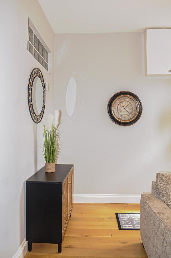 Luxury 5 Star London Apartment - Parking, Garden, Nr Greater London Metro Stations المظهر الخارجي الصورة